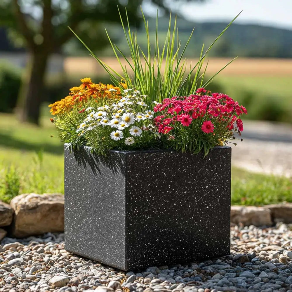 #30cm(L) x 30cm(W) x 30cm(H)
#Black Stone
#With Liner
#No Liner