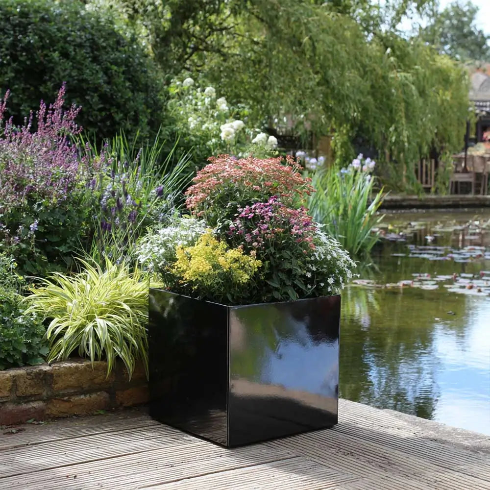 #40cm(L) x 40cm(W) x 40cm(H)
#Glossy Black
#With Liner
#No Liner