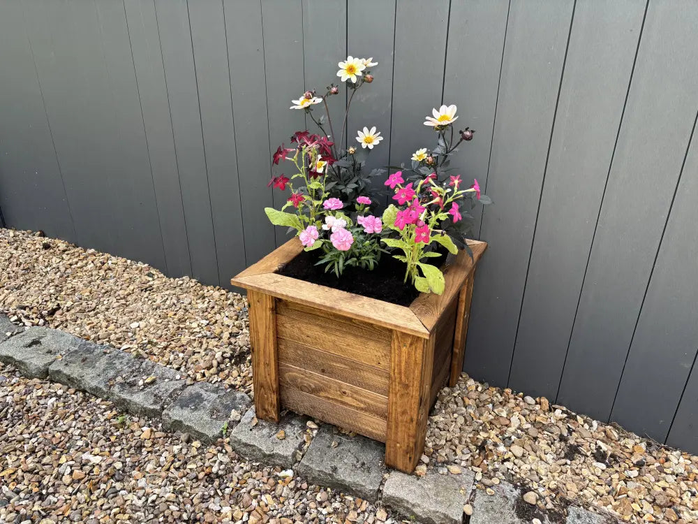 #47.5cm(L) x 47.5cm(W) x 42cm(H)
