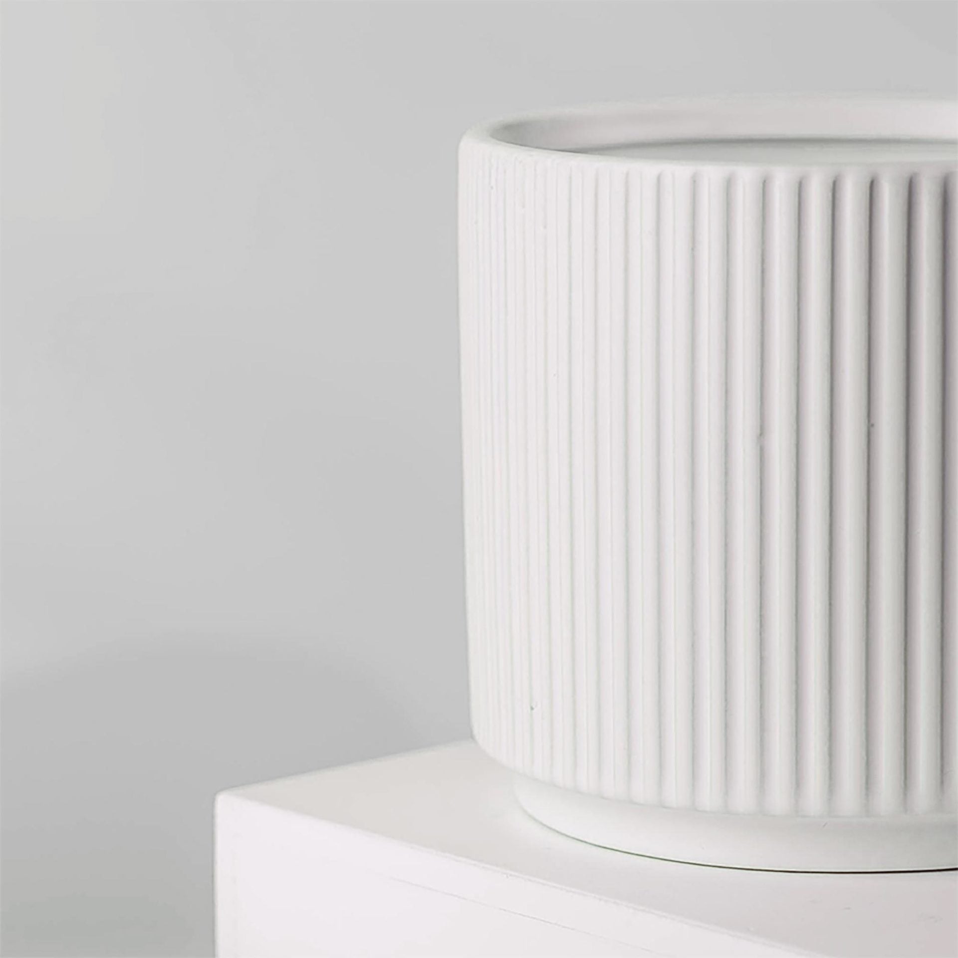 White Ribbed Ceramic Plant Pot with Bamboo Stand 14.5 x 14.5 x 19cm